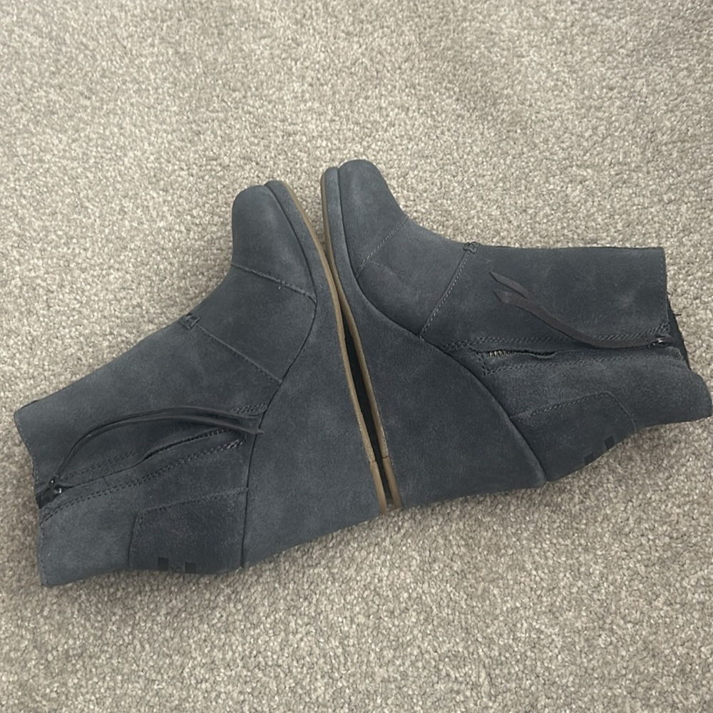 TOMS Desert Wedge Dark Gray Suede Bootie Sz 5.5 - Picture 6 of 9